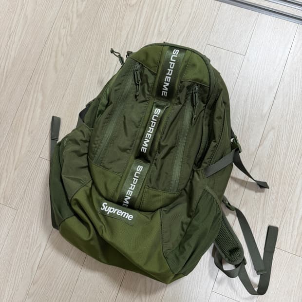 슈프림 백팩 올리브 - 22FW