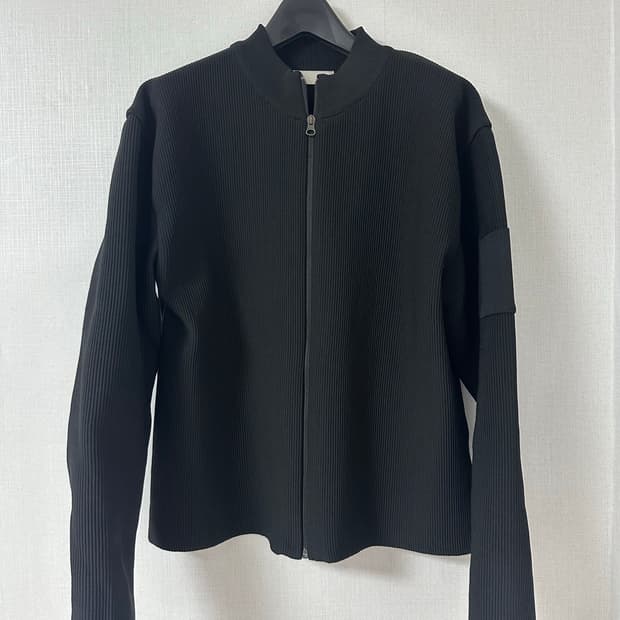 아모멘토 모크넥 집업 