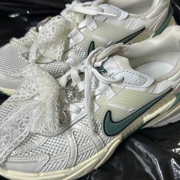 나이키 v2k 런 235