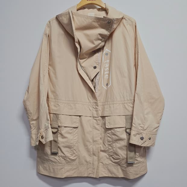 오즈세컨 베이지색 여성  야상 자켓 점퍼