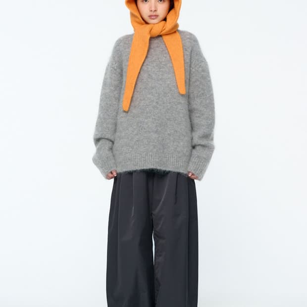 (거의 새상품) 아모멘토 헤어리 라운드 니트 풀오버 멜란지그레이m