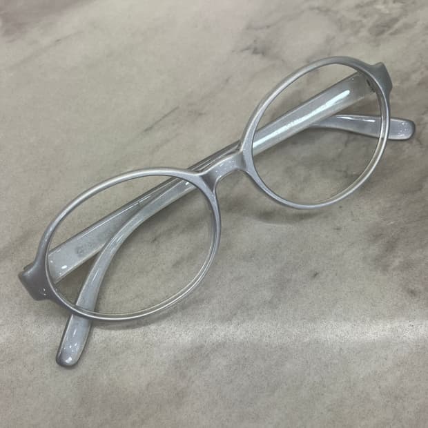 폴리 스위스 Poly swiss 글리터 실버 유광 오벌 뿔테 안경