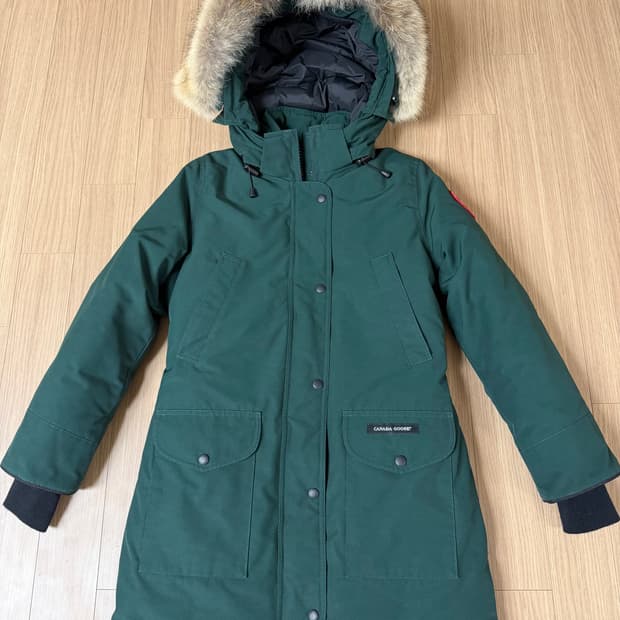 캐나다구스 트릴리움 진녹색 퓨전 M사이즈 판매합니다.
