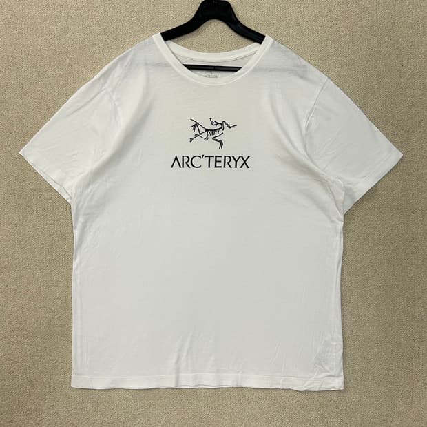 (XL) 아크테릭스 빅로고 화이트 라운드 반팔티