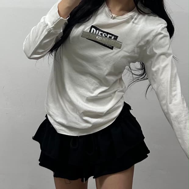 디젤 박스로고 화이트 롱슬리브