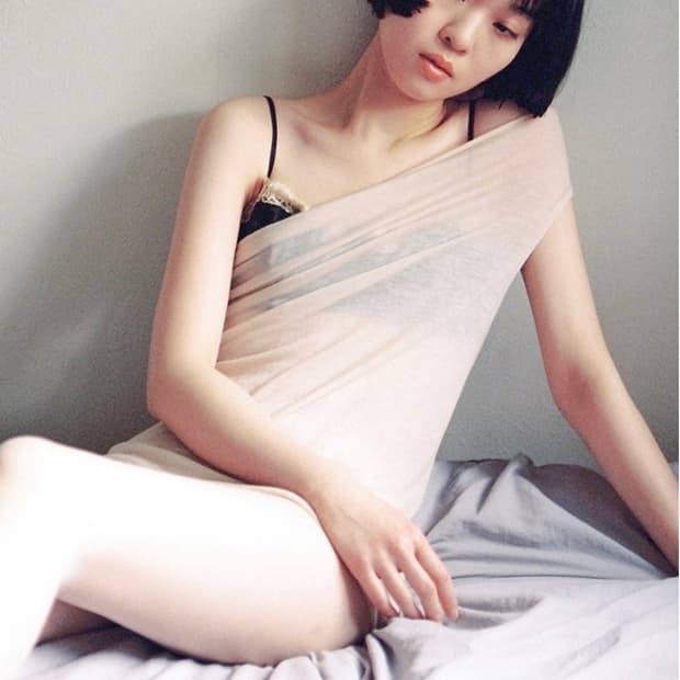 Moringa earth One shoulder cut off top