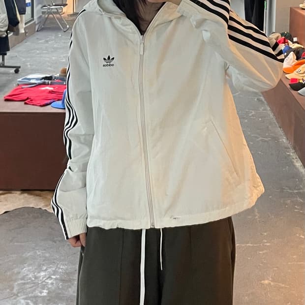 아디다스 트레포일 로고 화이트 바람막이 H2610