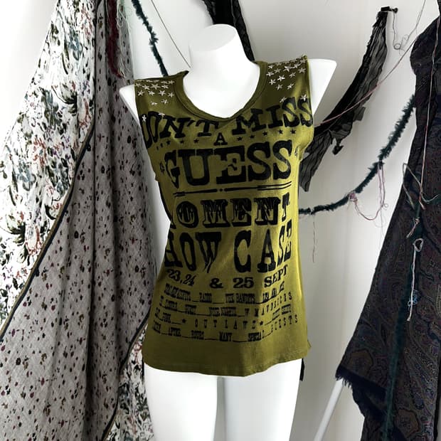 Y2k 카키 스터드 프린팅 슬리브리스