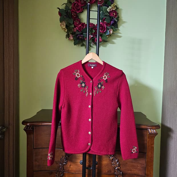 비꼴리끄 꽃자수 순모100% 가디건