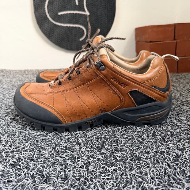 테바(Teva) 프리미엄 가죽 방수 등산화