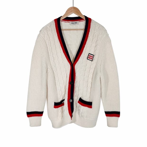[38] 미우미우 여성 헤비 울 케이블 로고 패치 삼선 라인 니트 가디건