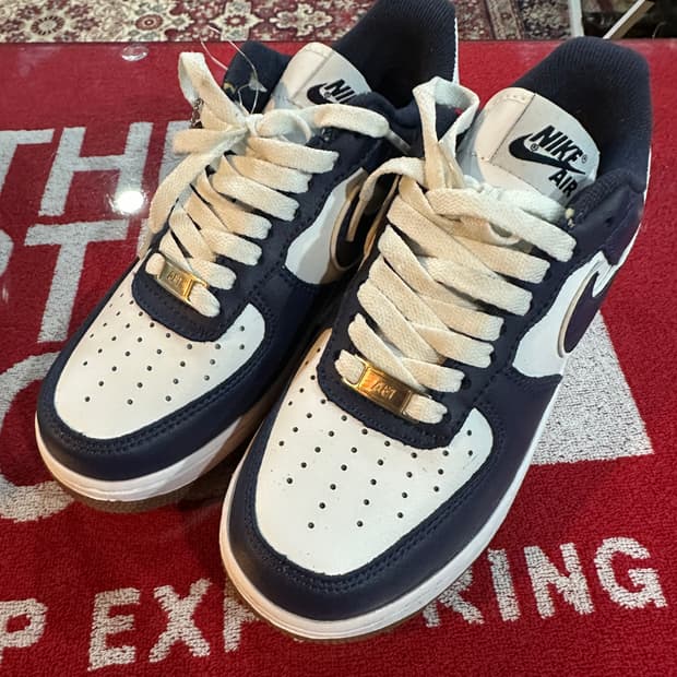 나이키 에어포스로우 235