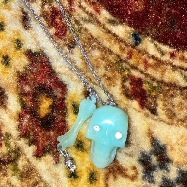 mint skull necklace