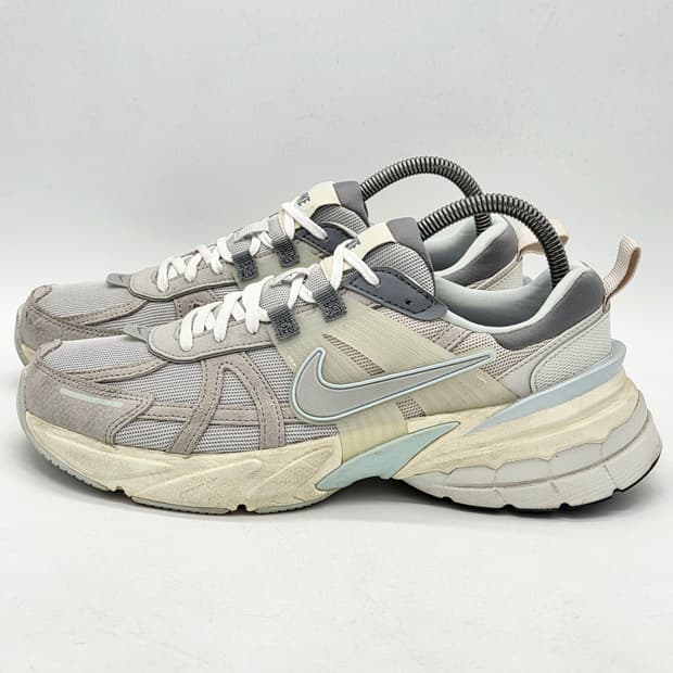 나이키 V2K 런 라이트 본 메탈릭 플래티넘 (265)