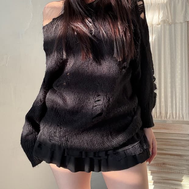 Demage detail black knit
