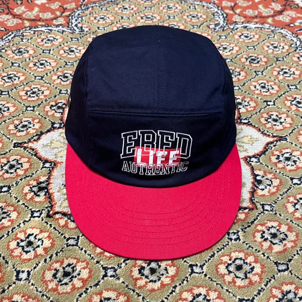 [FREE] 이벳필드 x 라이프 매거진 캠프캡 네이비 레드