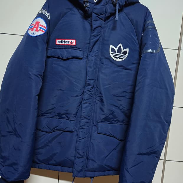 아디다스 덕다운 패치 네이비 패딩