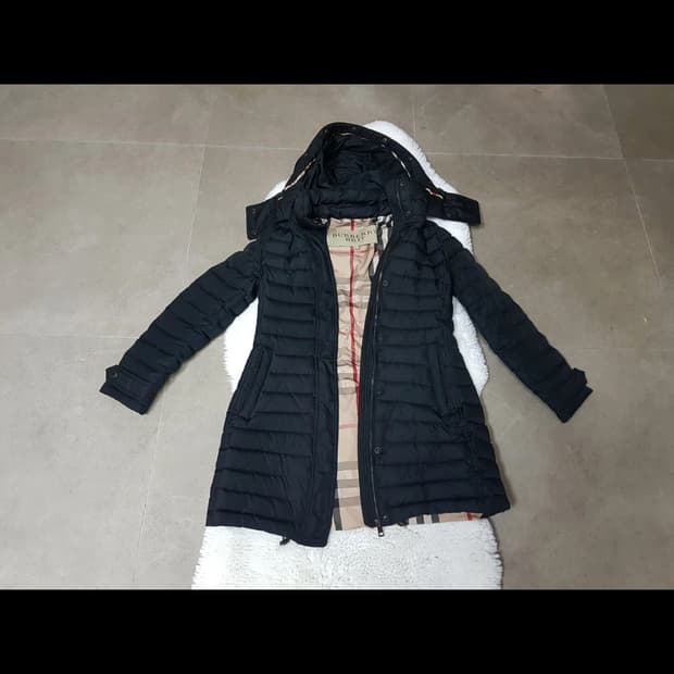 정품 버버리. 패딩. 55
