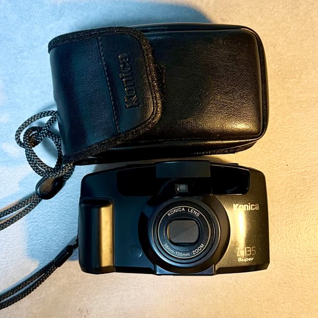 코니카 전자동 필름 카메라 + 파우치 Z-UP 135 Super