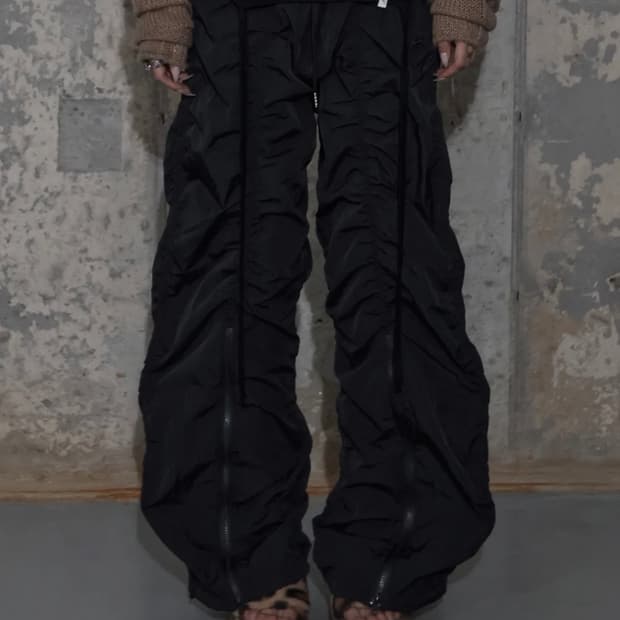 팬시클럽 로우라이즈 나일론 셔링 팬츠