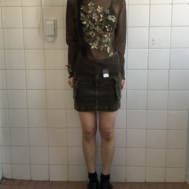 Corsage point high neck mesh sleeve