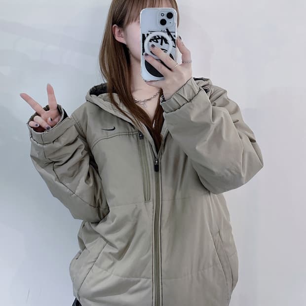 나이키 베이지 스우시 점퍼