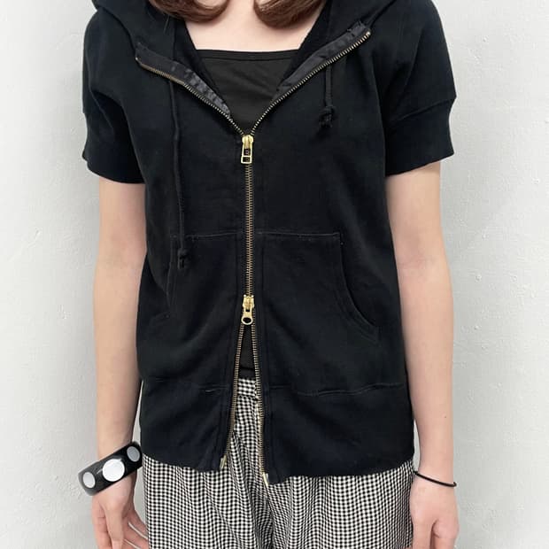 블랙 투웨이 하프 후드집업