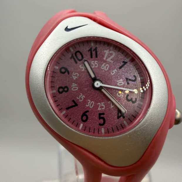 나이키 트라이액스 스위프트 아날로그 Triax 시계