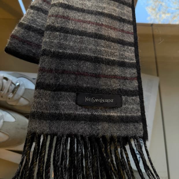 이브생로랑 머플러 