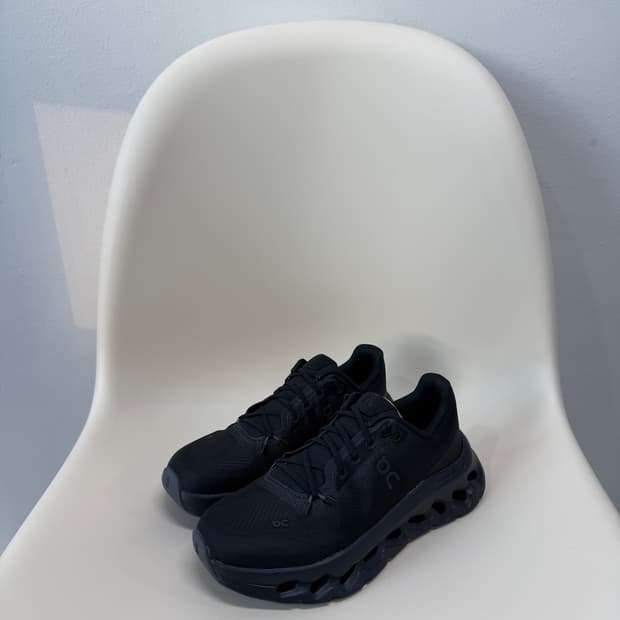 온러닝 클라우드틸트 운동화 이클립스 블랙