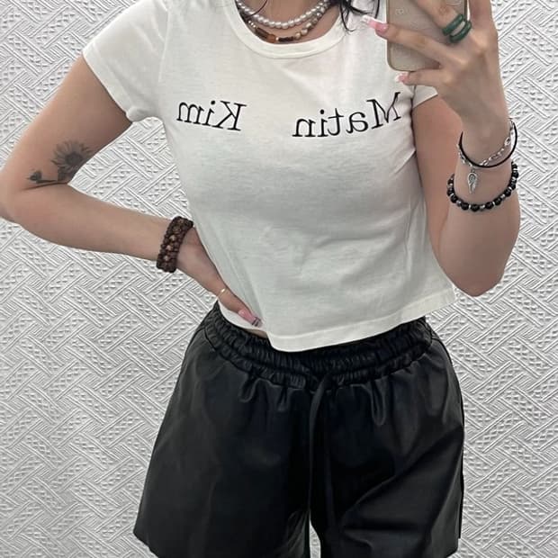 마뗑킴 빈티지 캐주얼 레터링로고 크롭 슬림핏 반팔티 F C12199