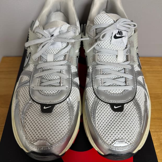 나이키 Y2K 런 / 써밋화이트 / 285 / 신품급
