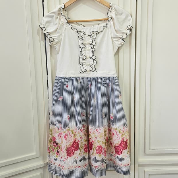 레스트로즈(Lest Rose) 플라워 스트라이프 원피스