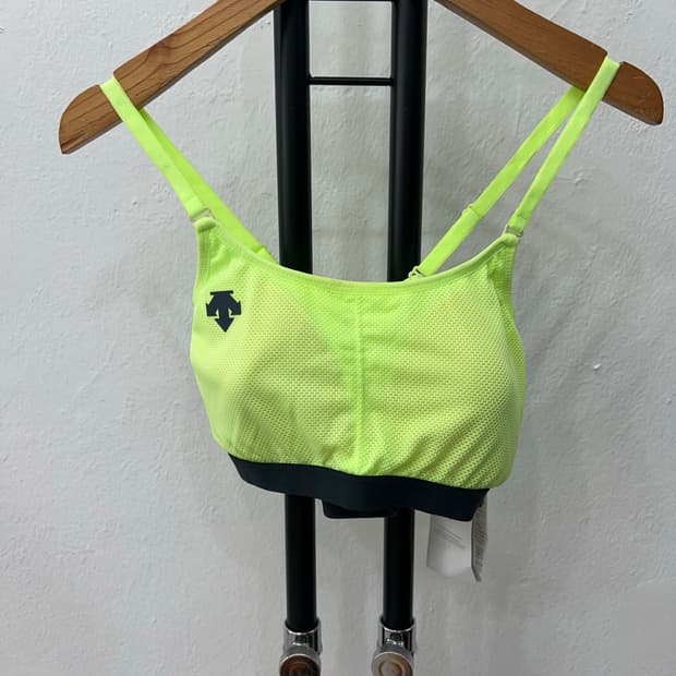 새제품) 데상트 정품 브라탑 S