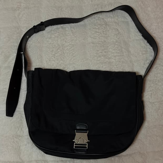 마뗑킴 빅 버클 크로스백 블랙