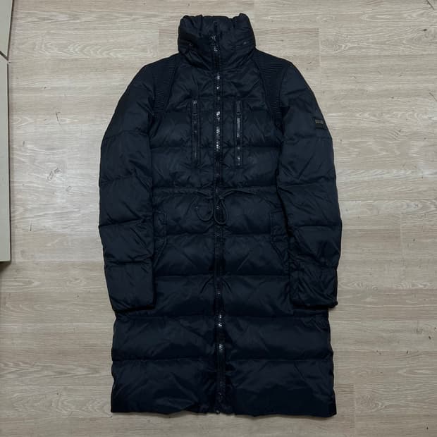 디젤 여성 소가죽 배색 와펜 하이넥 롱패딩 점퍼 [블랙] L/100