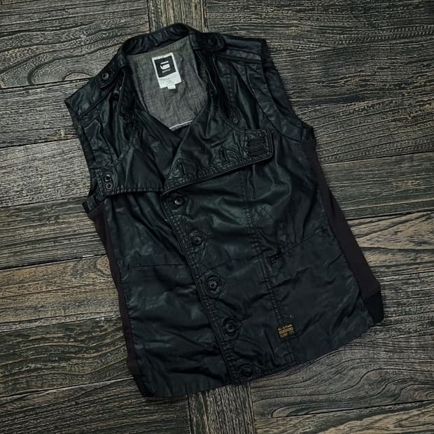 [지스타 로우] 빈티지 펑크 사선 코팅 바이커 라이더 배스트 M17098