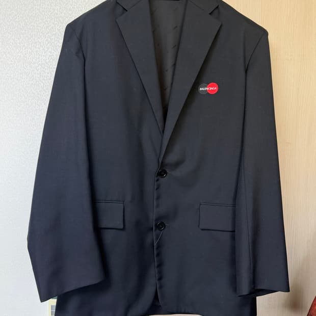 [32] 발렌시아가 유니폼 마스터로고 오버핏 블레이저