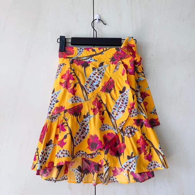 새상품 A.L.C. 랩 스커트 00사이즈 (44사이즈)옐로우 플라워 패턴