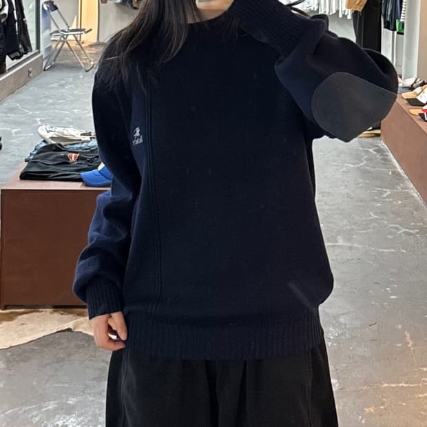버버리 스웨이드 패치 네이비 니트 H2965