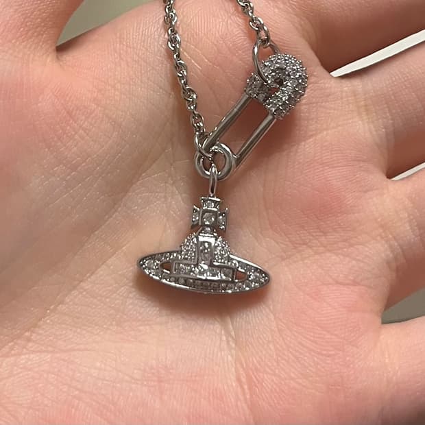 비비안웨스트우드 지르코니아  목걸이