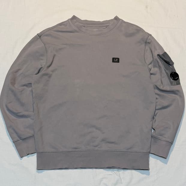 CP 컴퍼니 24SS 랜즈 맨투맨 스웻셔츠 그레이
