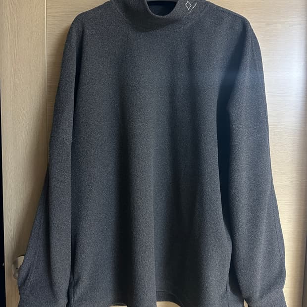 [50]우영미 25FW 그레이 하이넥 플리스 티셔츠