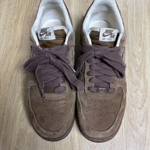 나이키 에어포스 카카오 와우 285