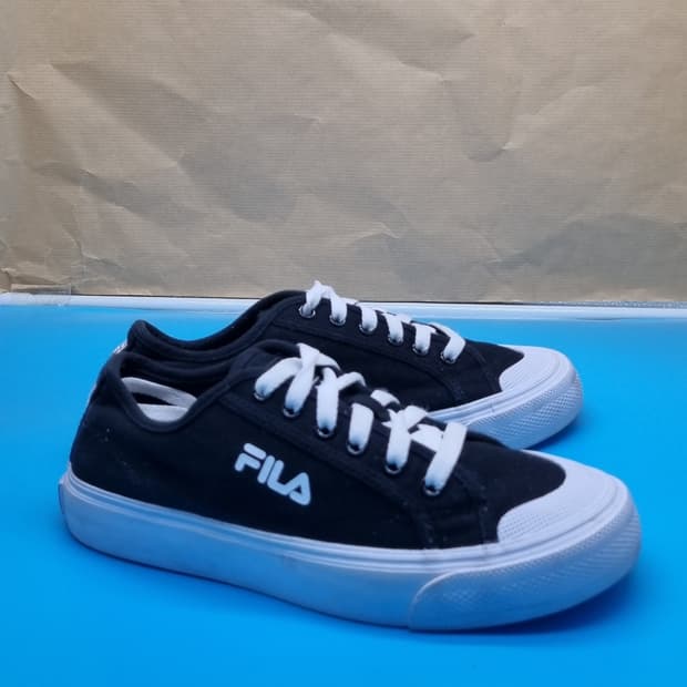 휠라 클래식 킥스 스니커즈230