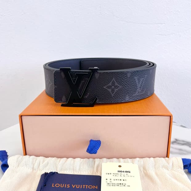 [새상품] 루이비통 벨트 LV 이니셜 40mm 매트 블랙 M0449