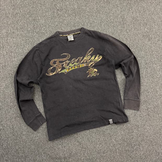 M)FREAK MASSIVE 빈티지 카모 레터링 롱슬리브