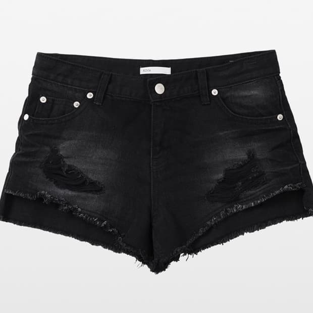 DAMAGED BLACK DENIM SHORTS