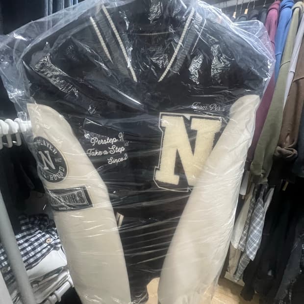 퍼스텝 리메인 바시티 자켓 크림블랙/사이즈:2XL