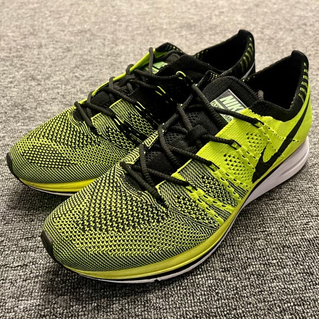 [255] 나이키 플라이니트 트레이너 형광 